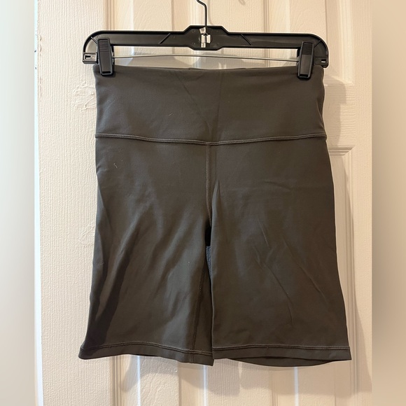 Athleta Pants - Athleta Women's olive 7” Bike Shorts